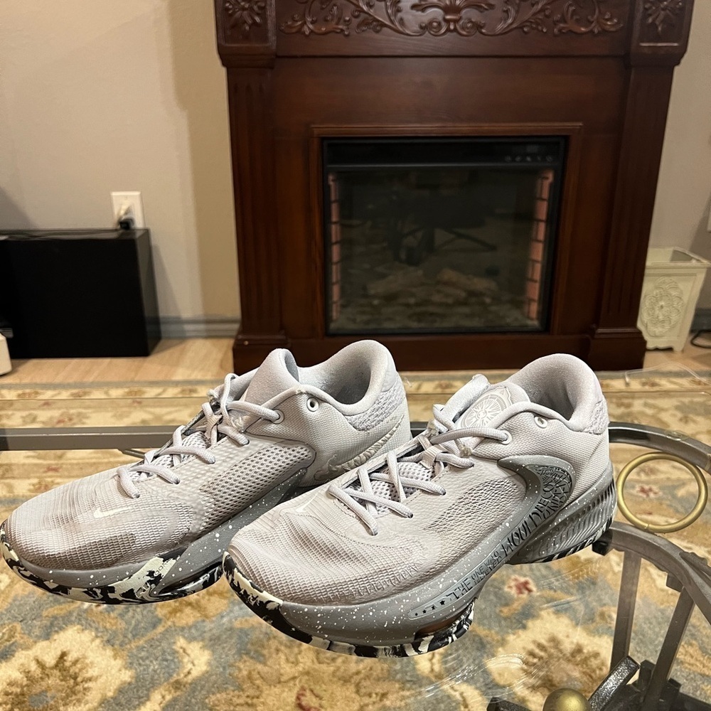 Nike Light Silver Gray Tennis Shoes - Picture 7 of 14